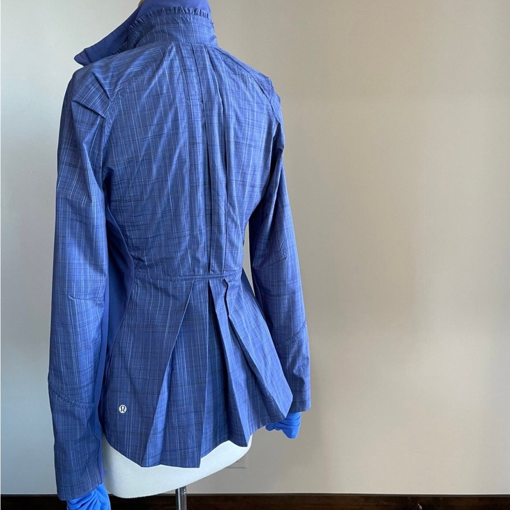 Lululemon Peplum jacket sz 6 . Rare ❤️